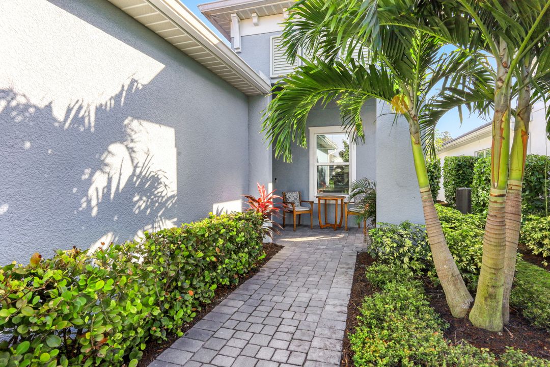 2239 Marquesa Cir, Naples, FL 34112