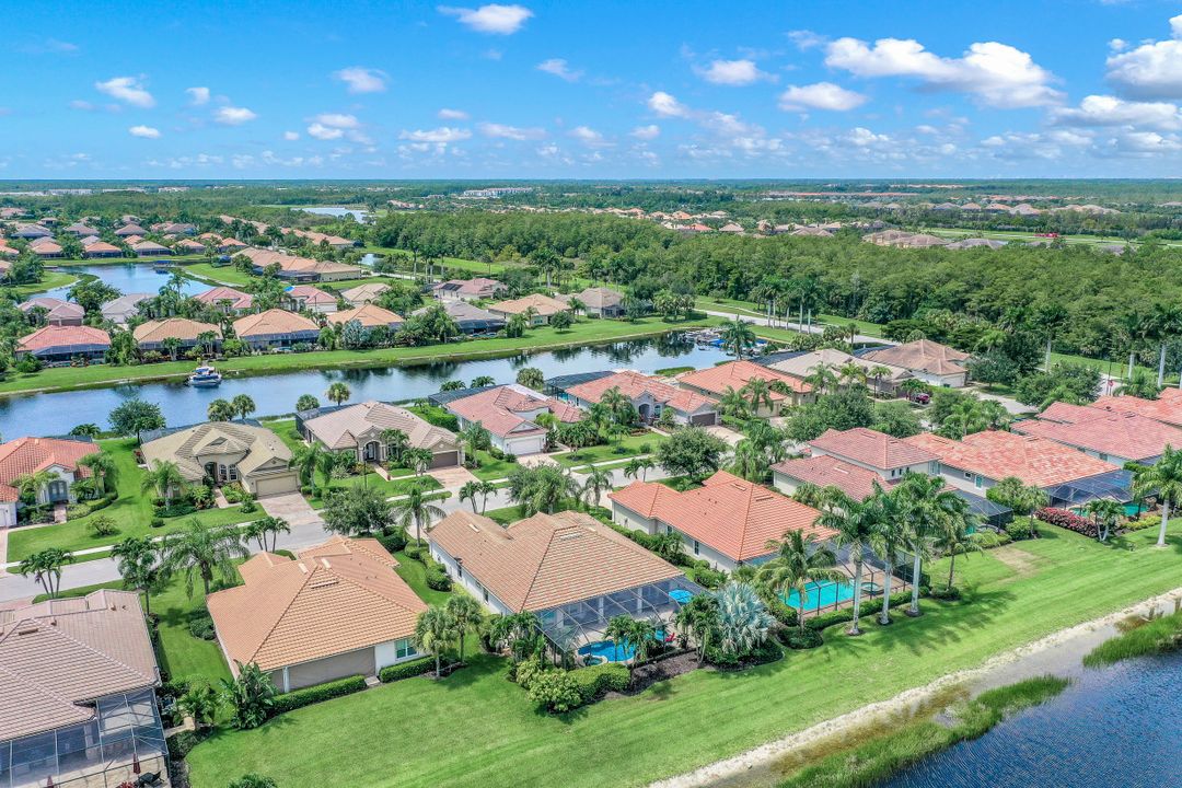 9403 Copper Rock Ct, Naples, FL 34120