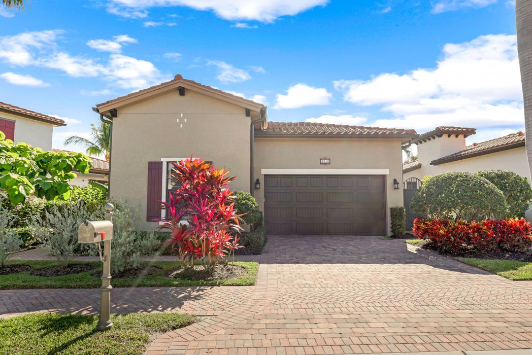 7919 Cordoba Pl, Naples, FL 34113