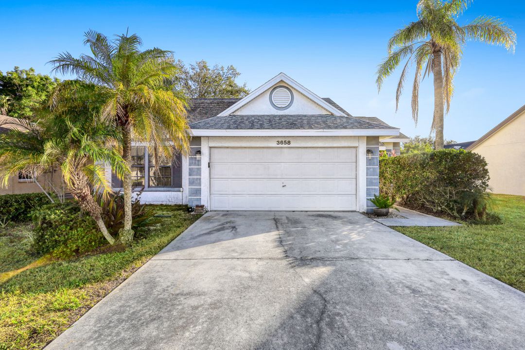 3658 Kent Dr, Naples, FL 34112