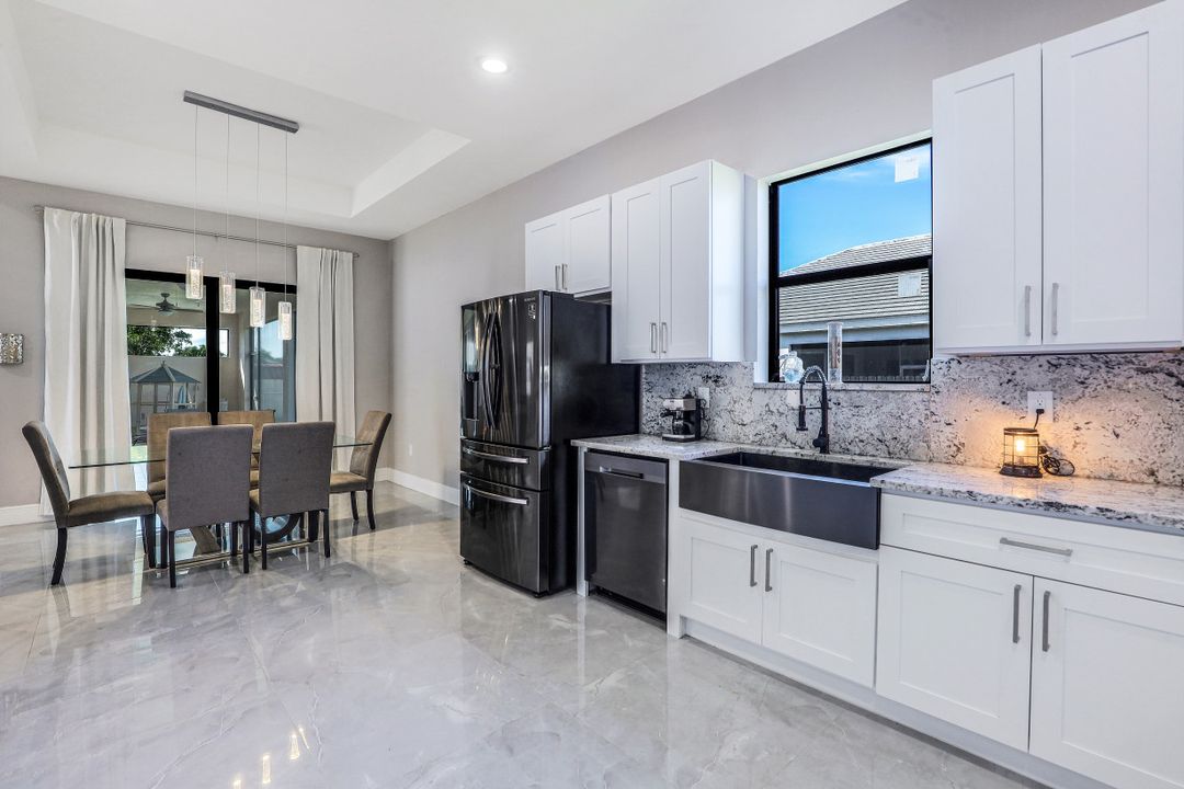 25 Crestwood Cir S, Lehigh Acres, FL 33936