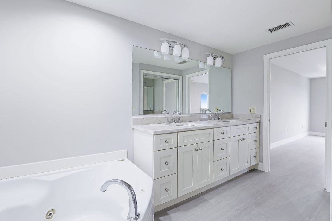 13105 Vanderbilt Dr #505, Naples, FL 34110