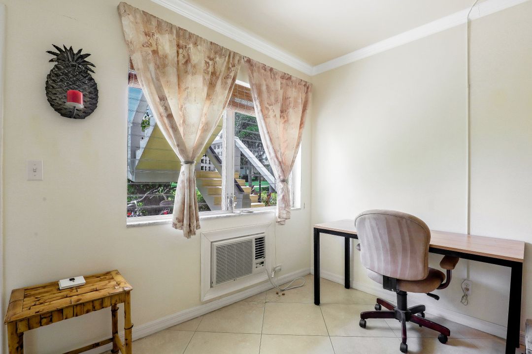 473 12th Ave S #B-9, Naples, FL 34102