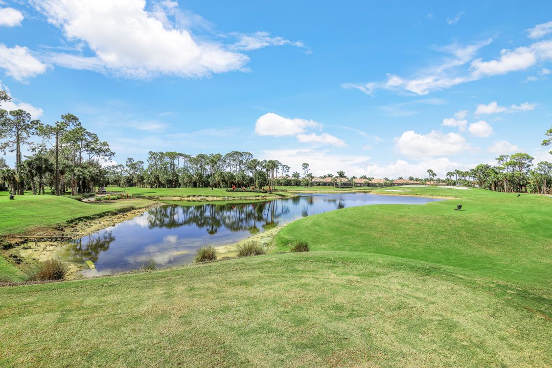 7599 Moorgate Point Way, Naples, FL 34113