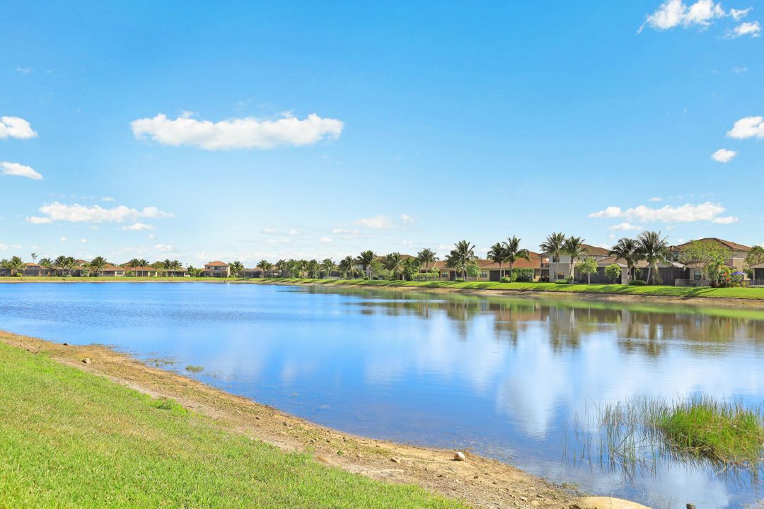 2760 Crystal Way, Naples, FL 34119