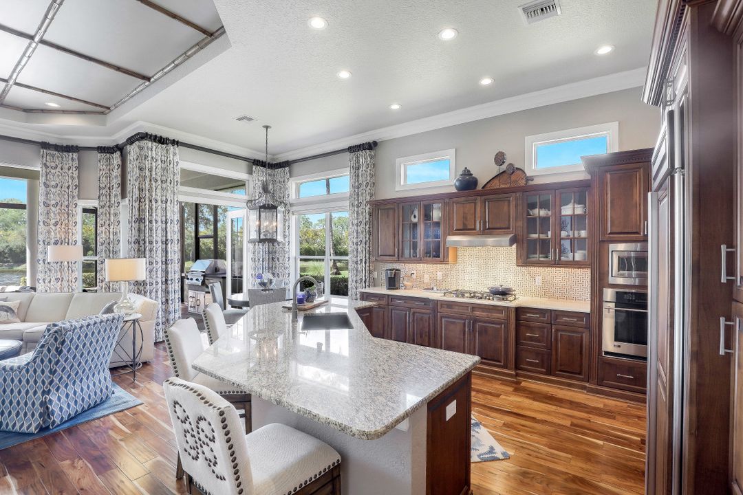 3086 Aviamar Cir, Naples, FL 34114