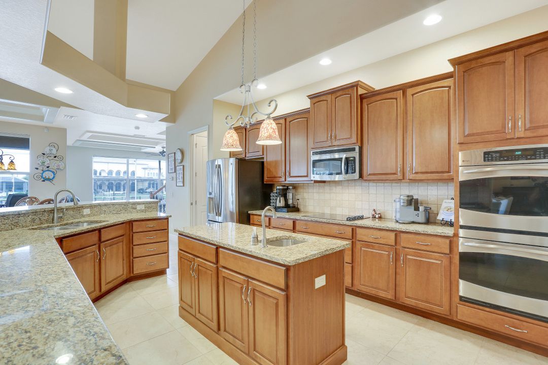 719 Coral Dr, Cape Coral, FL 33904