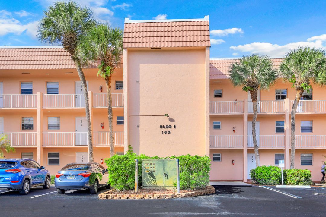 160 Turtle Lake Ct #204, Naples, FL 34105