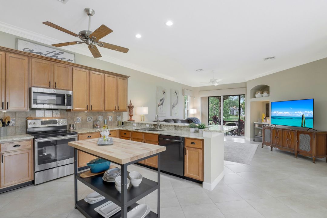 8902 Dartmoor Way, Fort Myers, FL 33908
