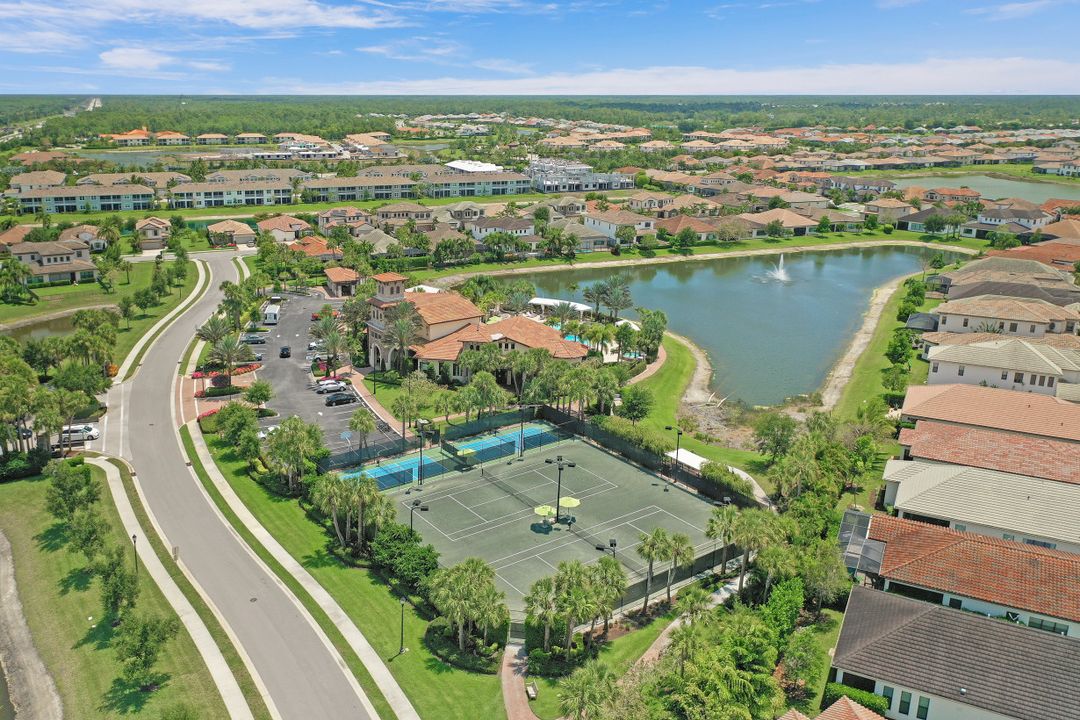9385 Glenforest Dr, Naples, FL 34120