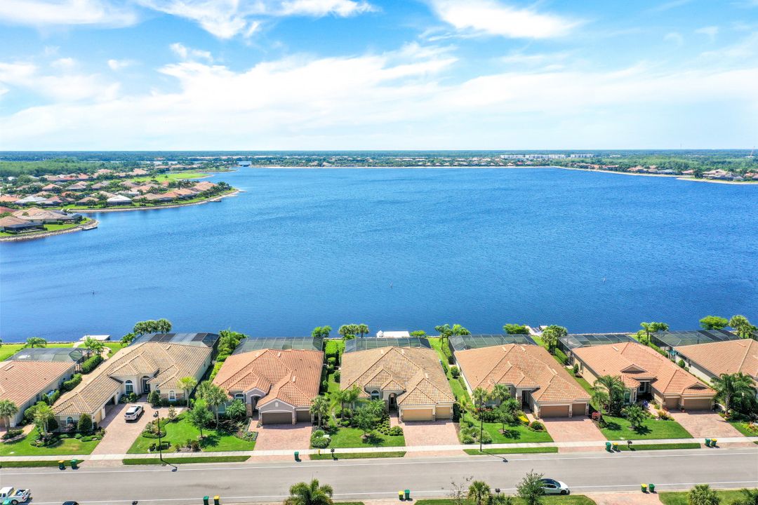 9273 Quarry Dr, Naples, FL 34120