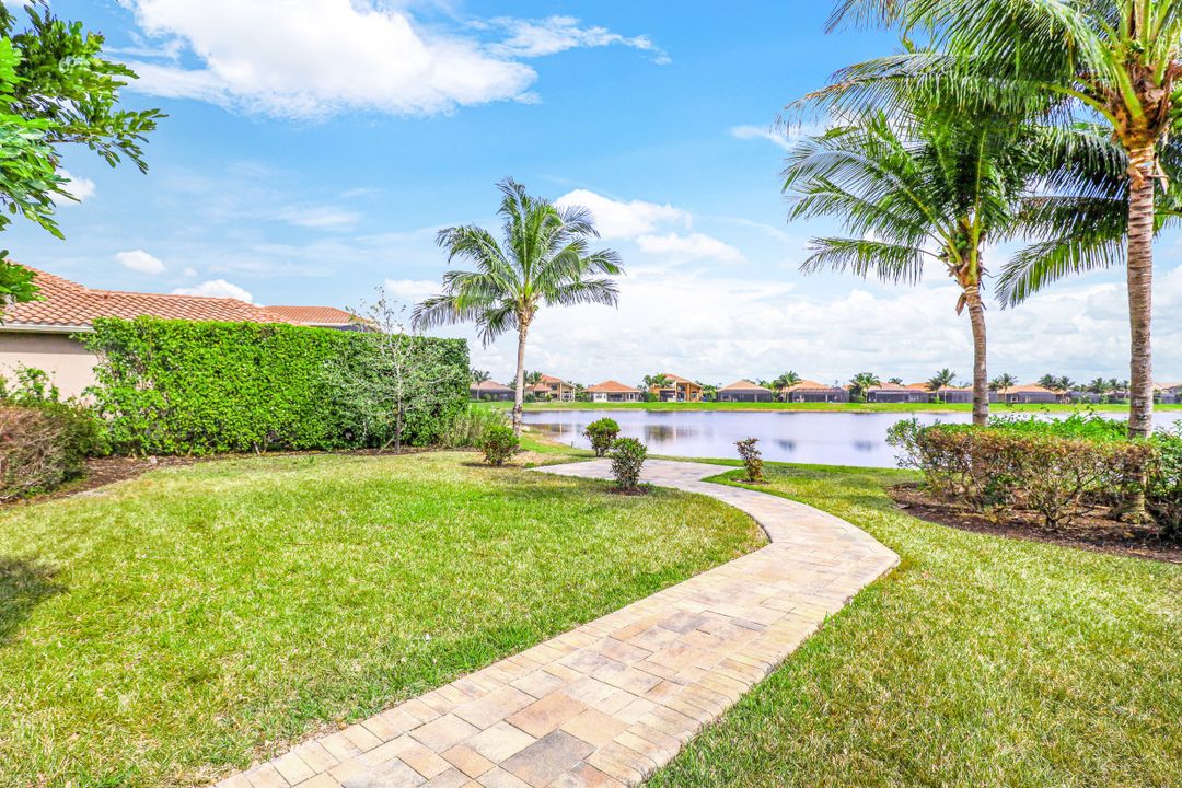 2939 Cinnamon Bay Cir, Naples, FL 34119