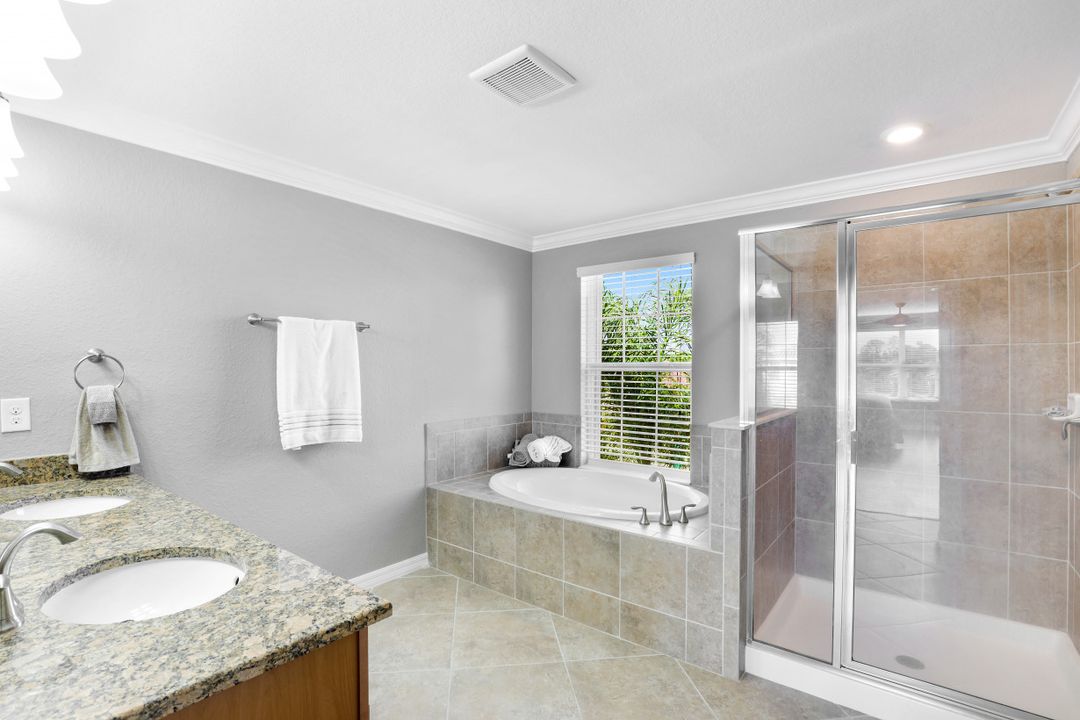 2262 Vermont Ln, Naples, FL 34120