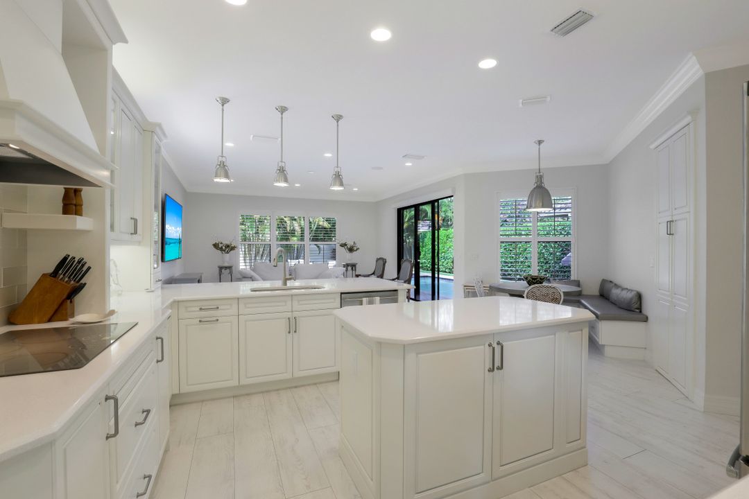 13840 Luna Dr, Naples, FL 34109