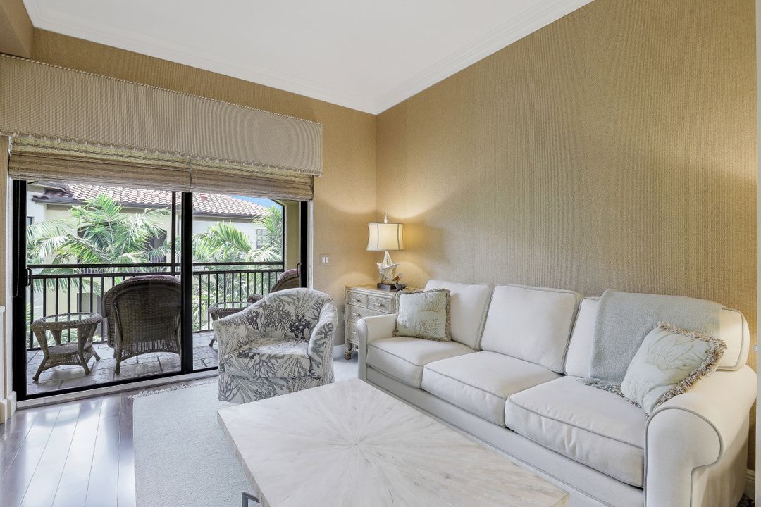 2542 Marquesa Royale Ln #301, Naples, FL 34109