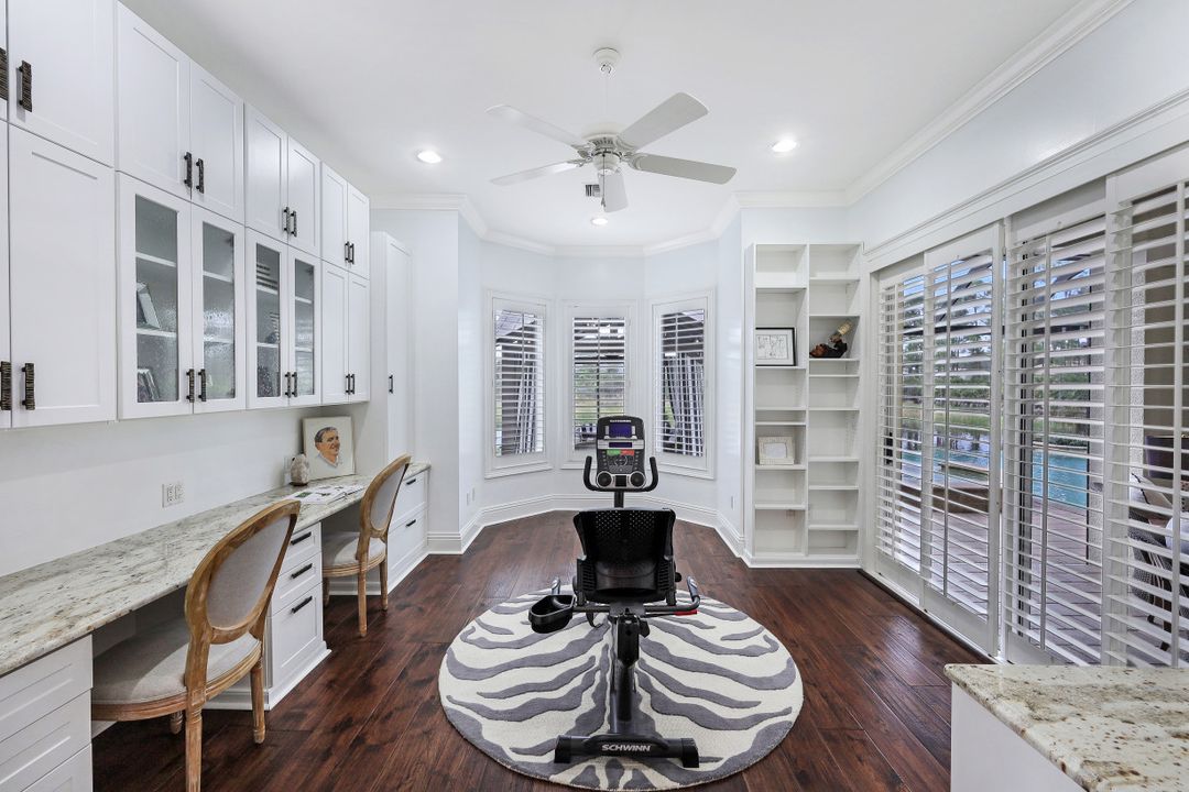 313 Chancery Cir, Naples, FL 34110