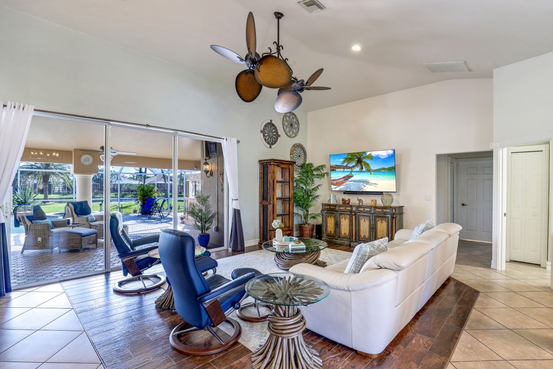 14921 Laguna Dr, Fort Myers, FL 33908