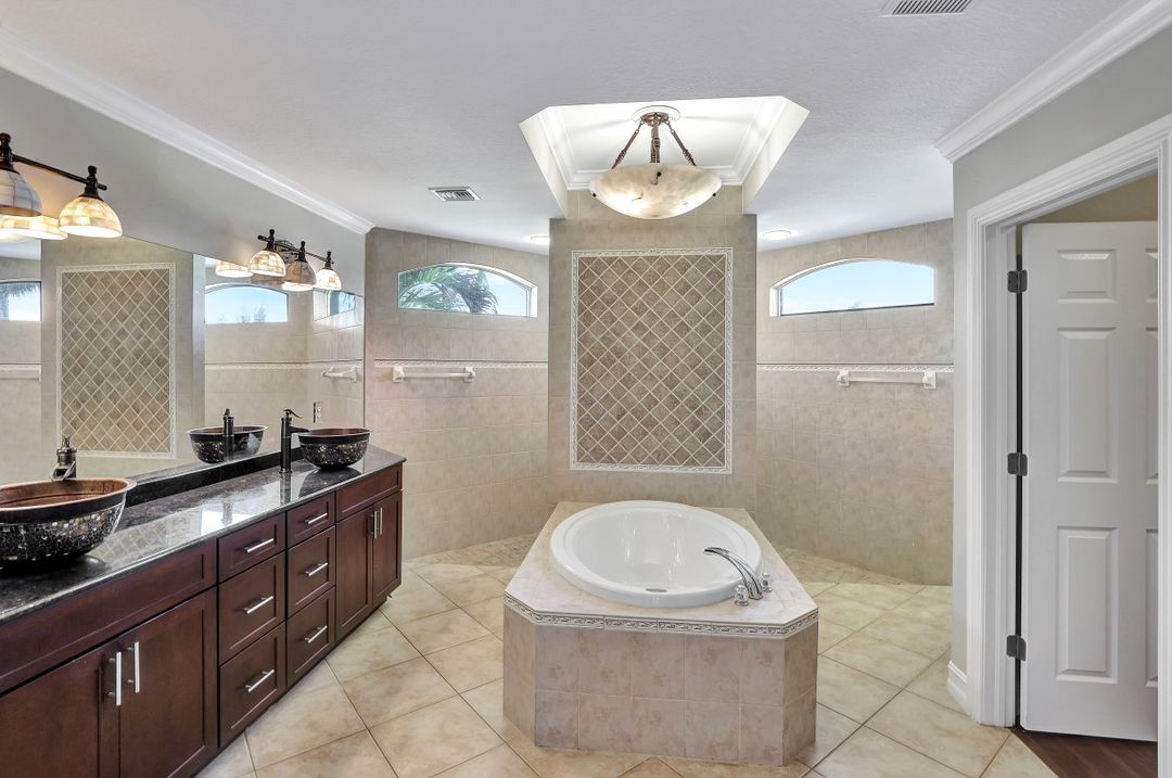 2538 SW 35th Ln, Cape Coral, FL 33914