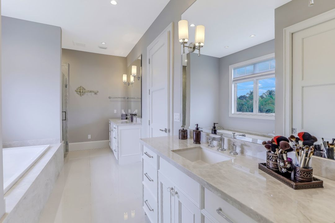 1824 Alamanda Dr, Naples, FL 34102