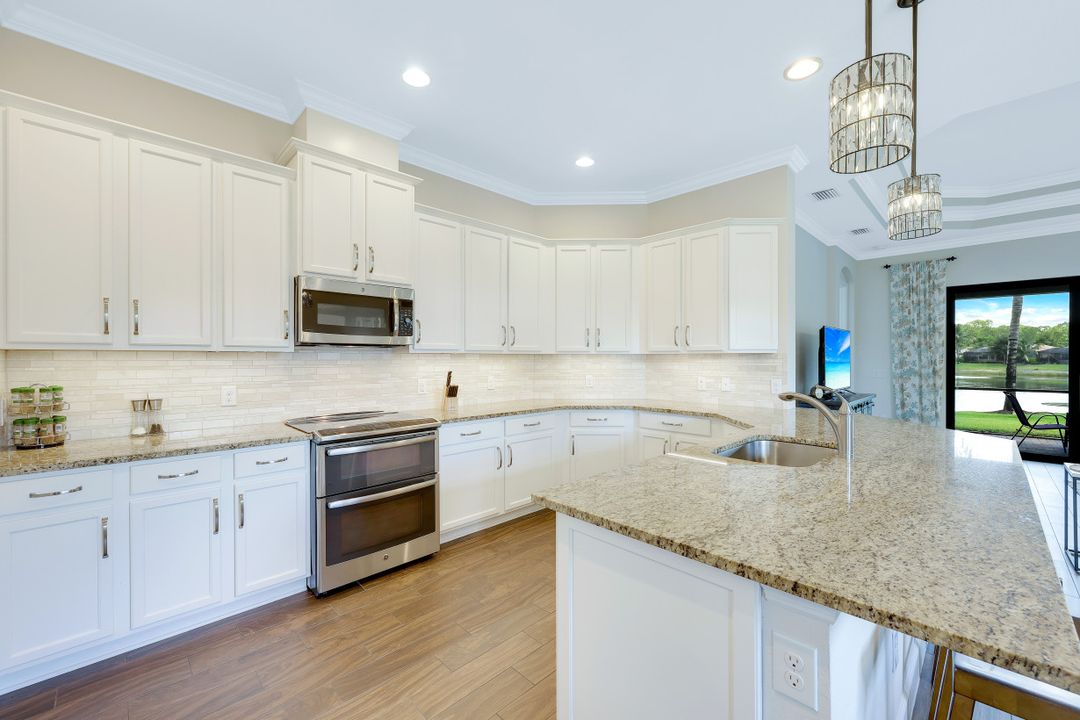 9160 Isla Bella Cir, Bonita Springs, FL 34135