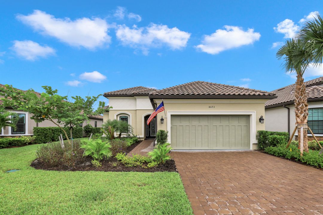 8673 Dilillo Ct, Naples, FL 34119