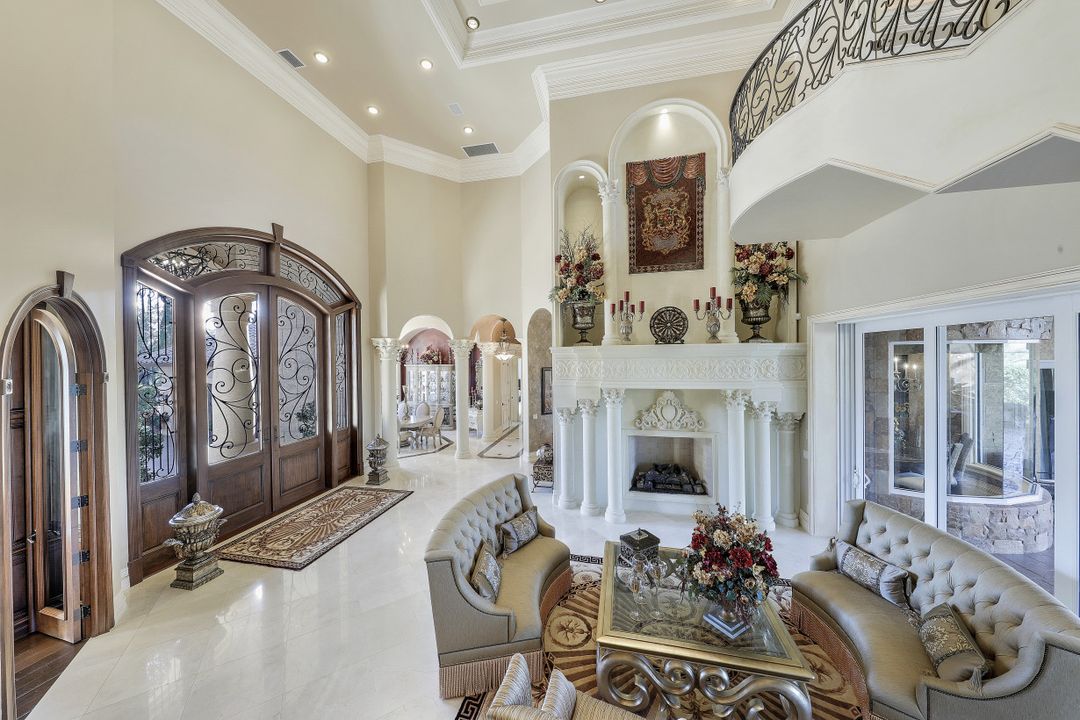 6411 Highcroft Dr, Naples, FL 34119