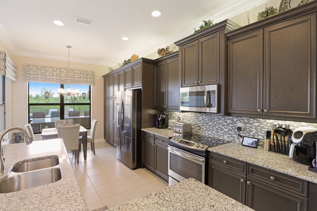 2832 Cinnamon Bay Cir, Naples, FL 34119