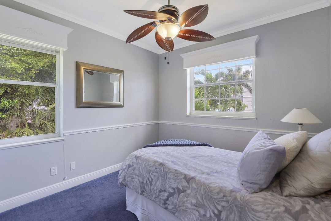 39 W Pelican St, Naples, FL 34113