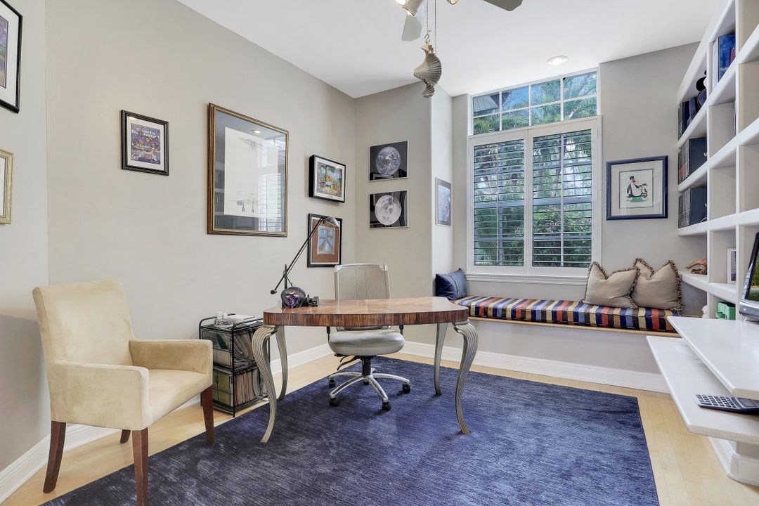 9925 Clear Lake Cir, Naples, FL 34109