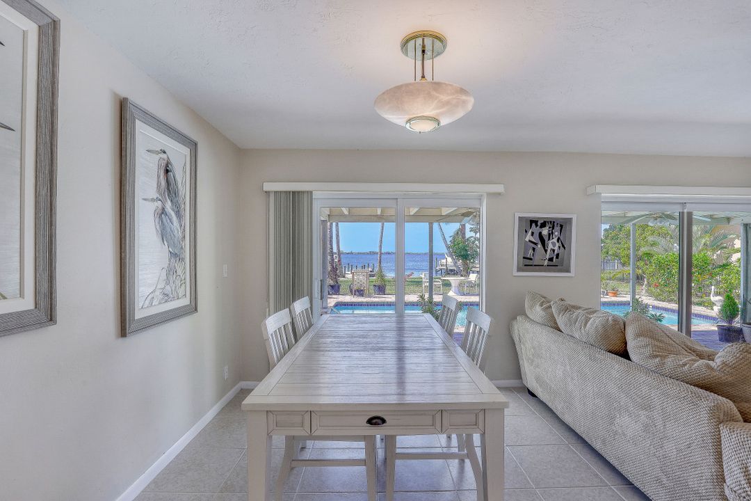 256 Bayshore Dr, Cape Coral, FL 33904