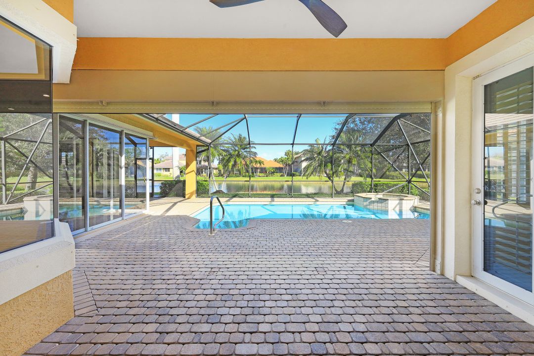 4899 Rustic Oaks Cir, Naples, FL 34105