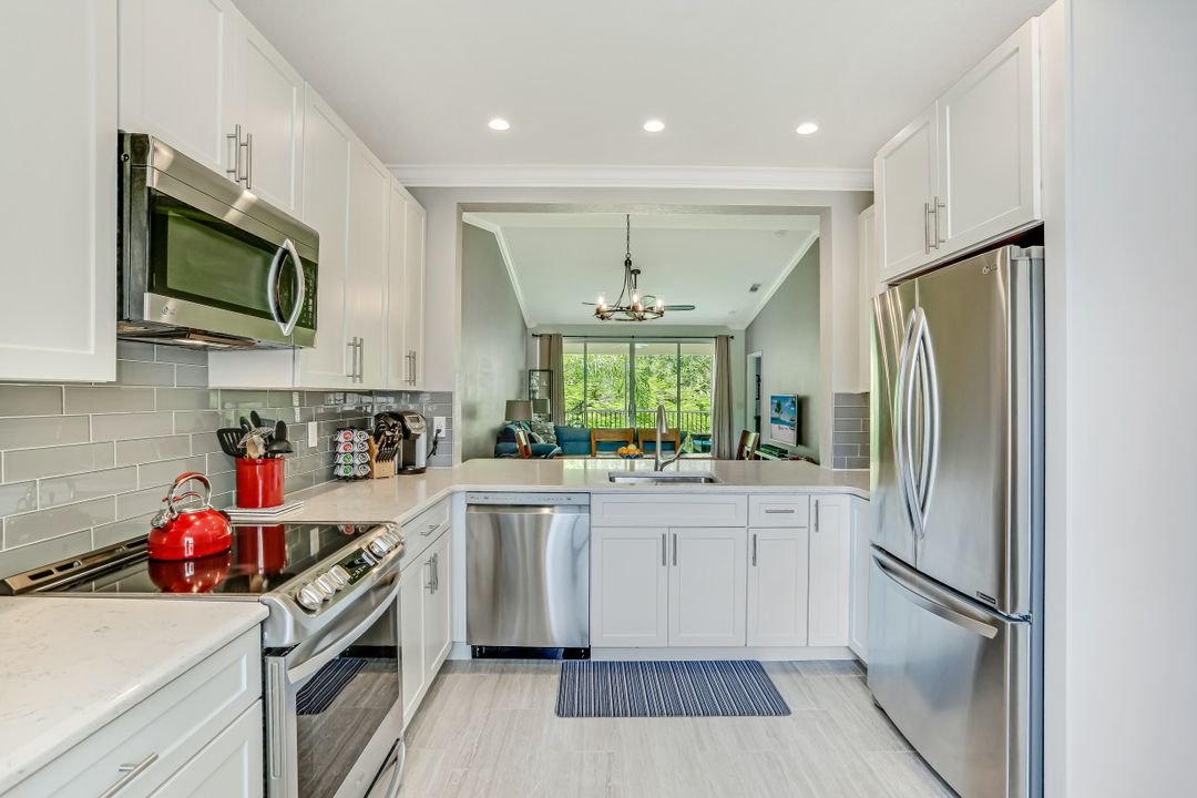 680 Luisa Ln #4, Naples, FL 34104