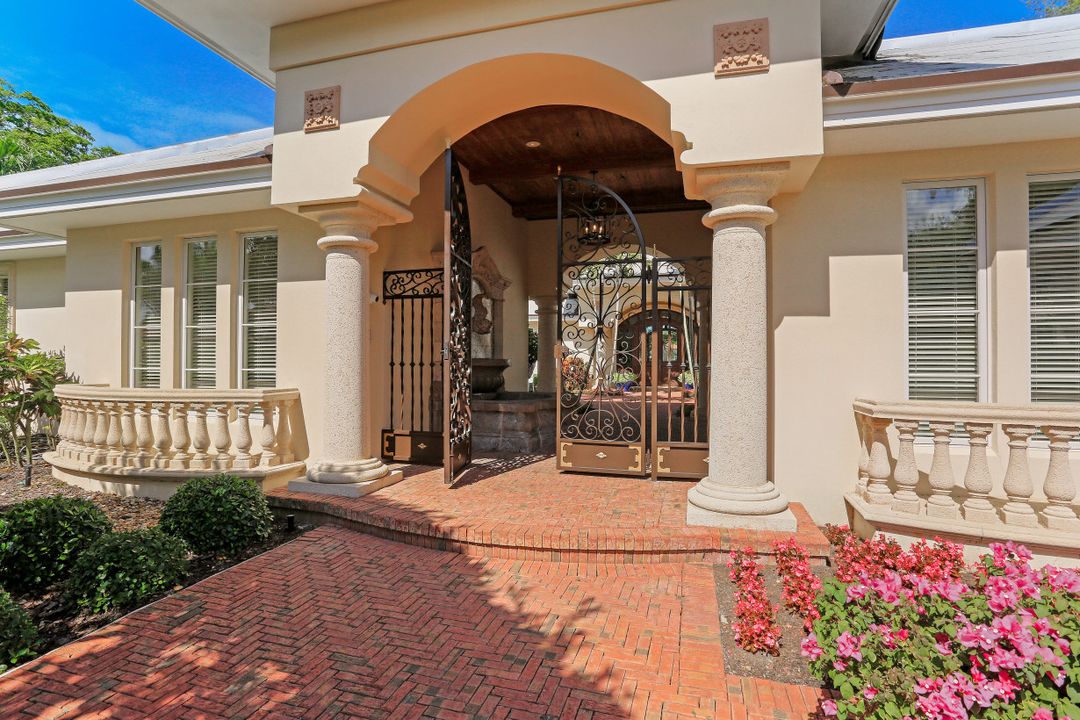 185 Cheshire Way, Naples, FL 34110