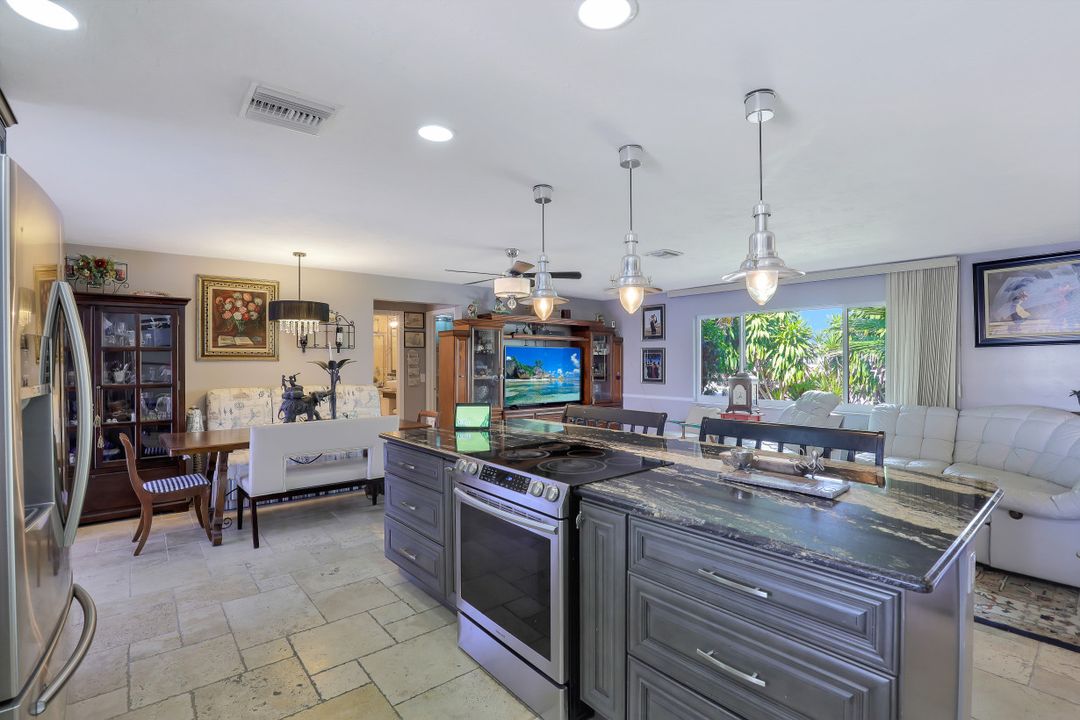 3817 SW 2nd Ave, Cape Coral, FL 33914