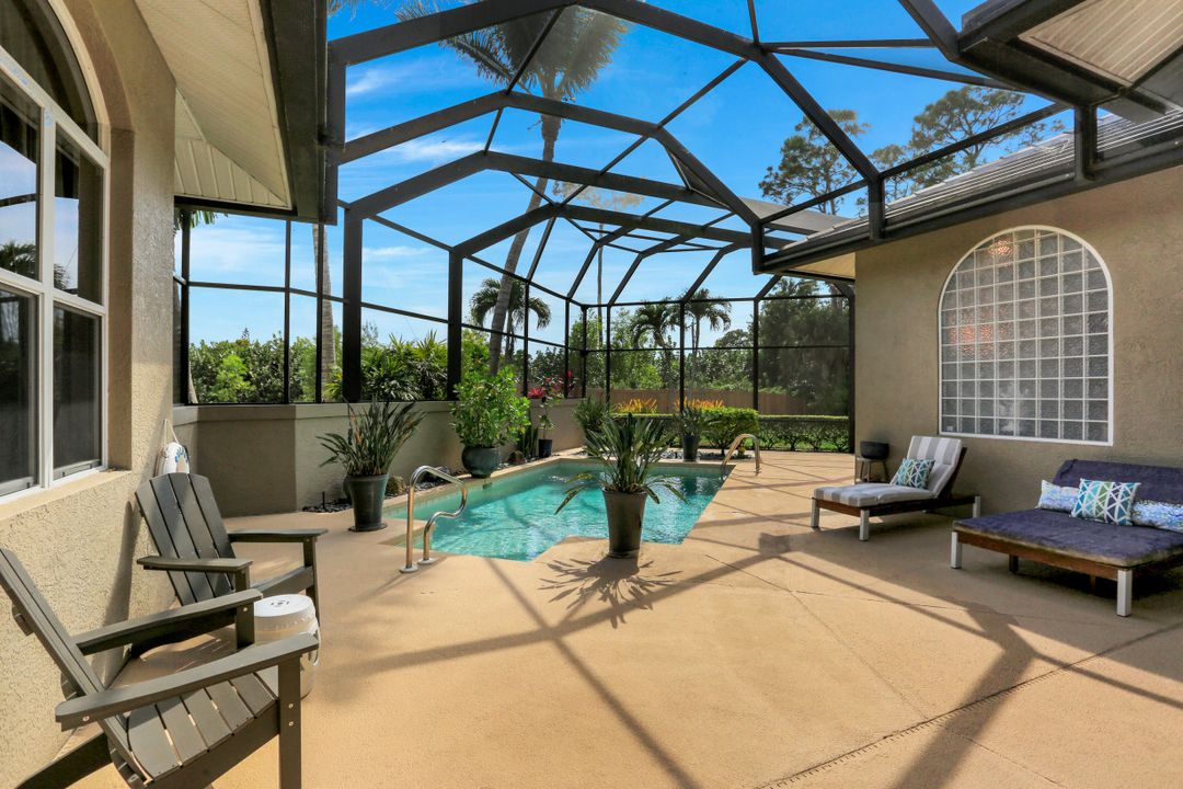 2892 Coco Lakes Pl, Naples, FL 34105