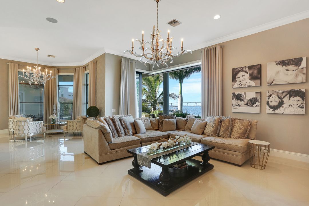 3944 W Riverside Dr, Fort Myers, FL 33901
