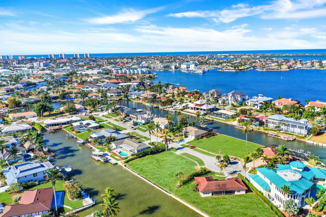 975 Sundrop Ct, Marco Island, FL 34145