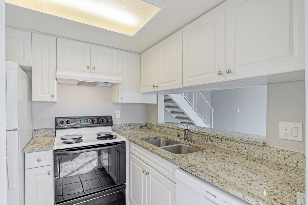 5848 Queen Elizabeth Way ##2, Fort Myers, FL 33907