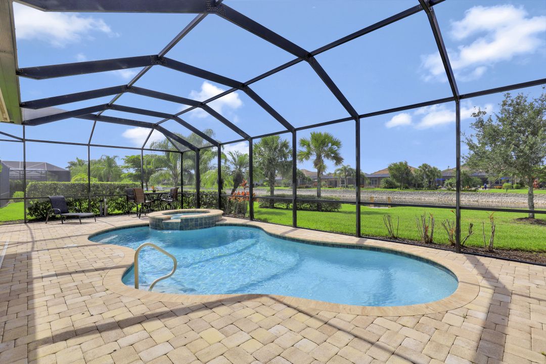 9172 Flint Ct, Naples, FL 34120