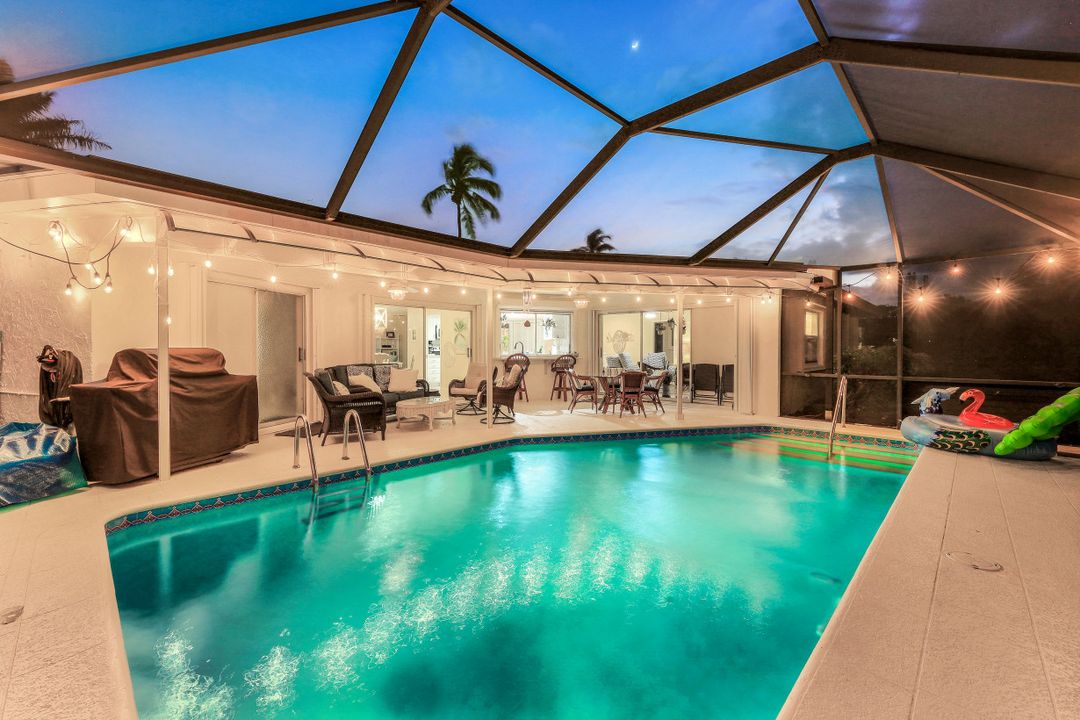 4459 Parrot Ave, Naples, FL 34104