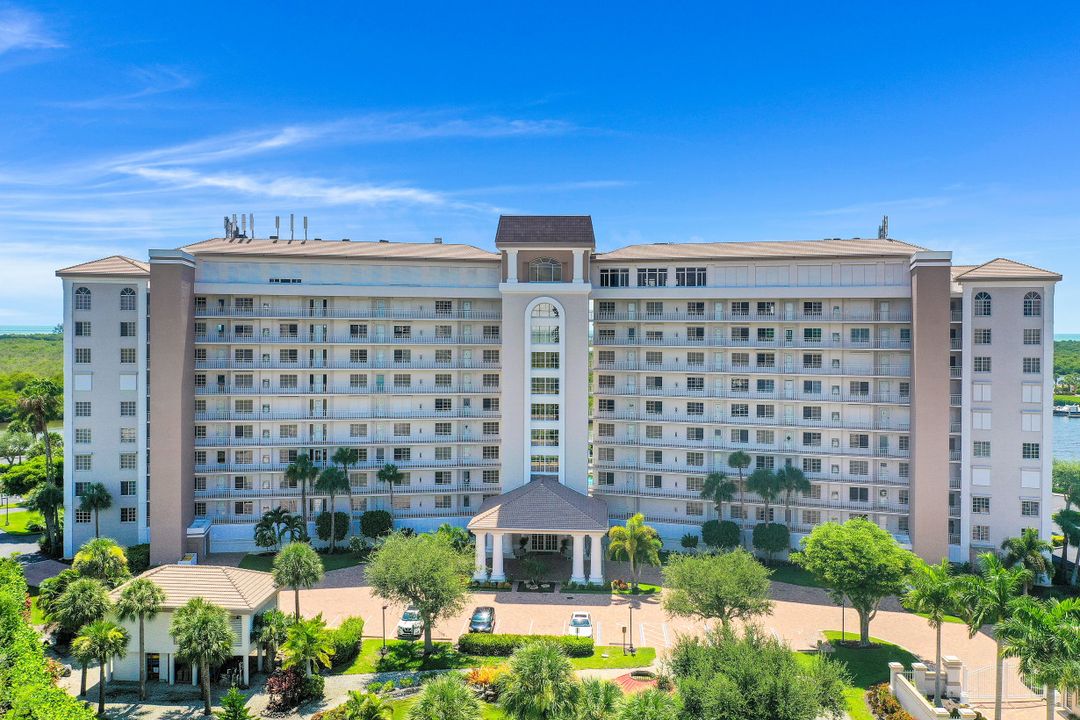 13105 Vanderbilt Dr #408, Naples, FL 34110