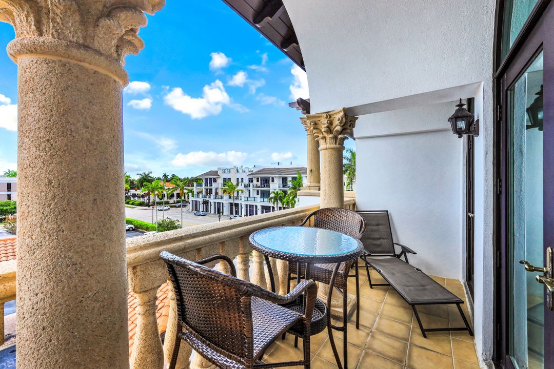 900 5th Ave S #302, Naples, FL 34102