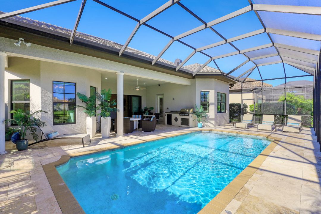 7247 Lantana Cir, Naples, FL 34119