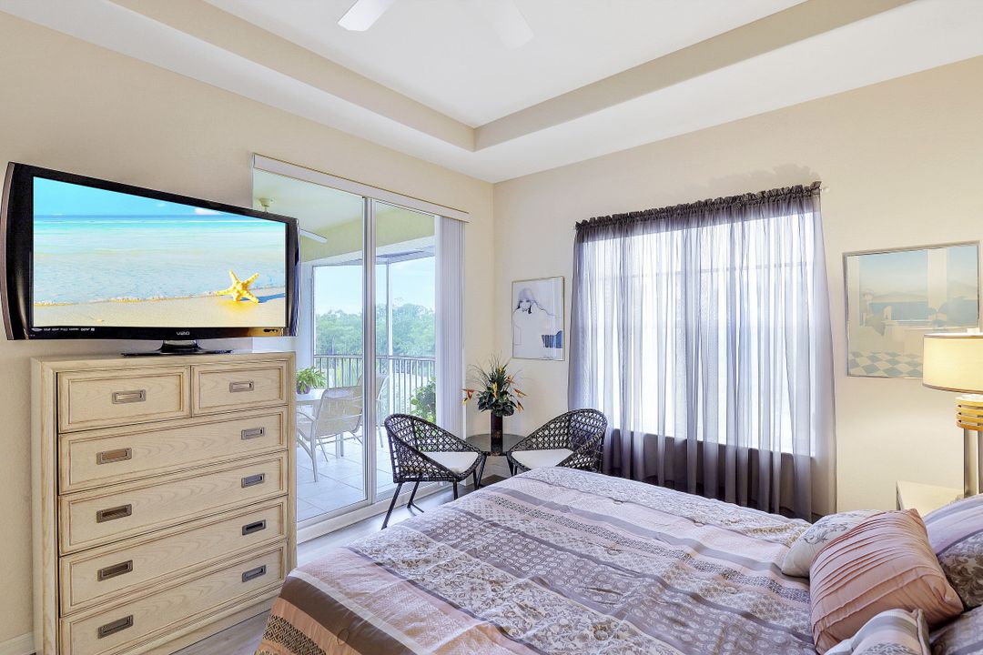 4864 Hampshire Ct #303, Naples, FL 34112