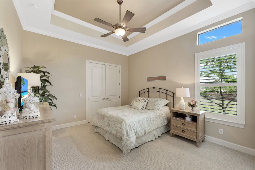 9004 Sorreno Ct, Naples, FL 34119