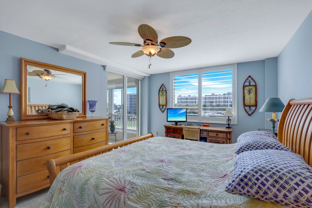 25 Bluebill Ave #201, Naples, FL 34108