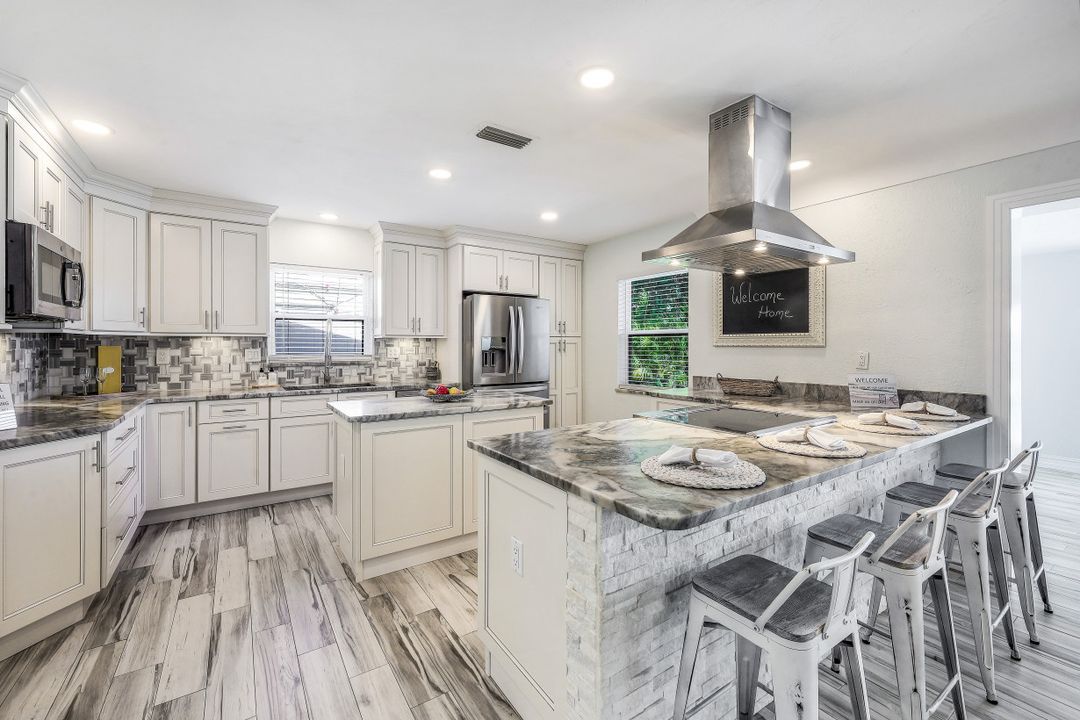 120 79th St S, St. Petersburg, FL 33707