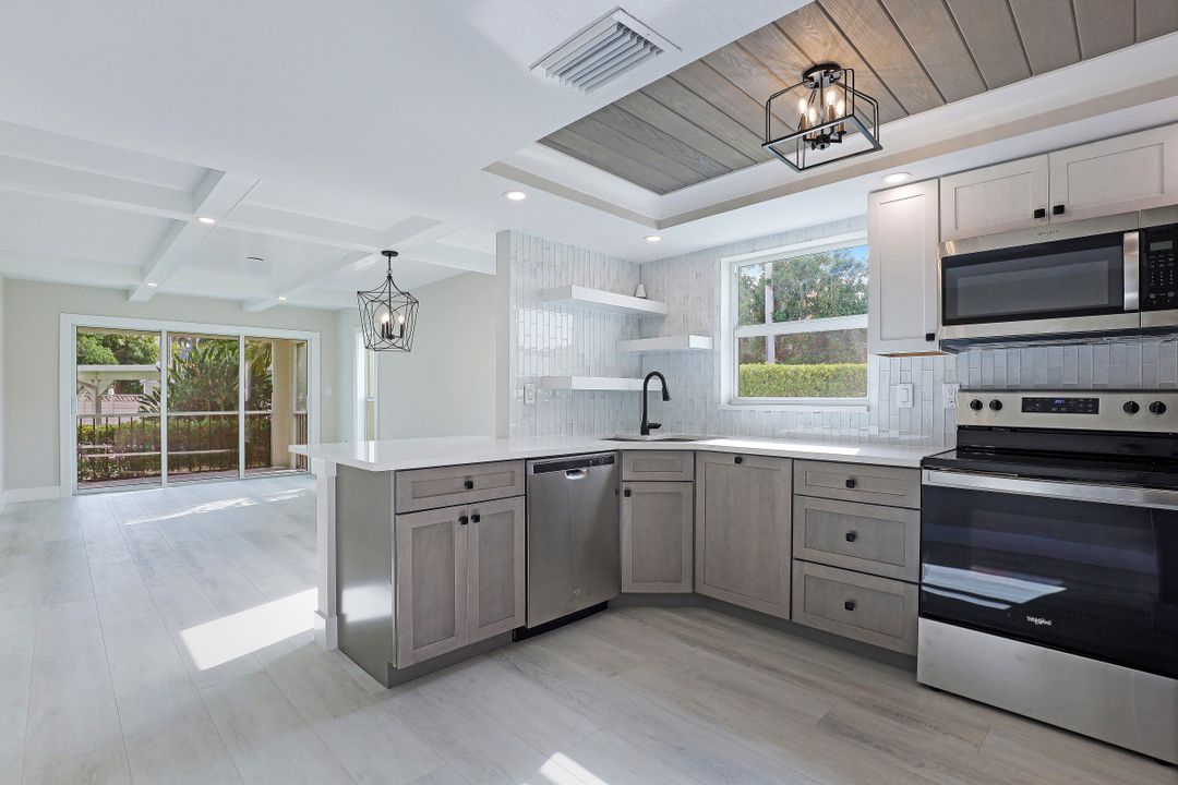 53 High Point Cir W #107, Naples, FL 34103