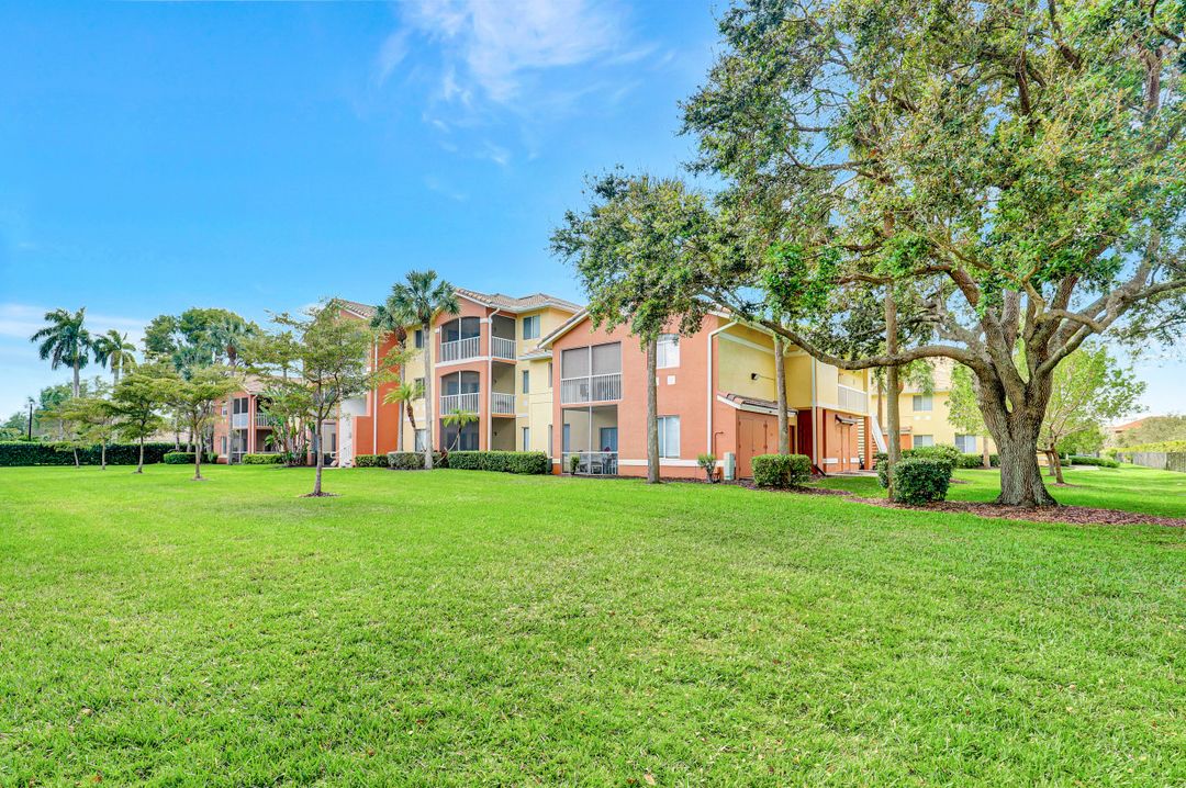 6481 Aragon Way #102, Fort Myers, FL 33966