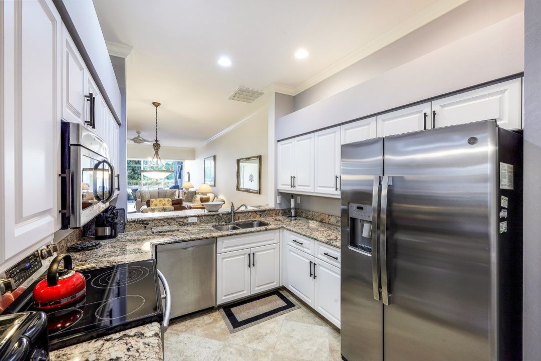 8755 Naples Heritage Dr, Naples, FL 34112